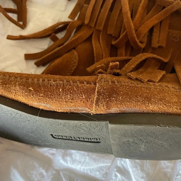 Minnetonka fringe boots - Picture 8 of 8